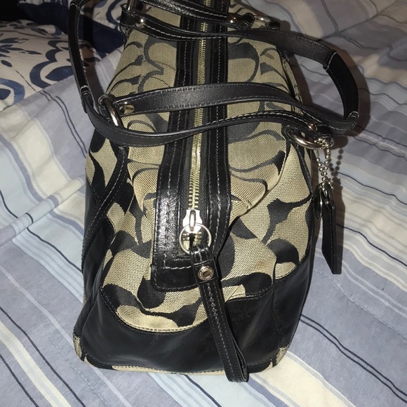 Black/grey signature coach shoulder bag - Picture 3 of 8